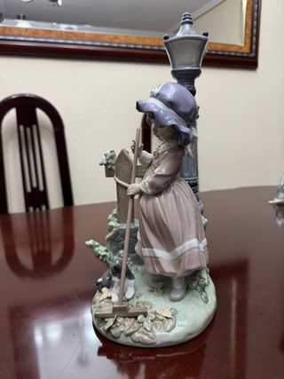 Figura Lladró Niña con Farola y Gato