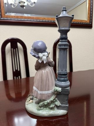 Figura Lladró Niña con Farola y Gato