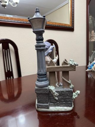 Figura Lladró Niña con Farola y Gato