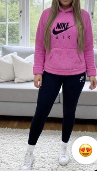 Conjunto Nike: Sudadera Rosa y Leggings Negros
