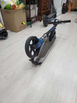 Patinete infantil con rueda grande