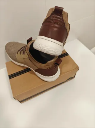 Skechers beige y marrón