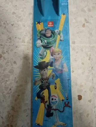 Patinete infantil azul y amarillo