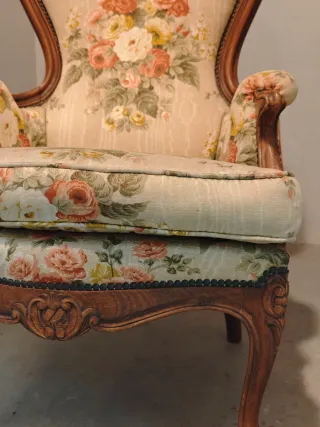 Butaca vintage floral madera y tela