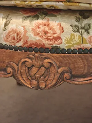 Butaca vintage floral madera y tela