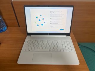 Portátil HP 15s Blanco + Cargador. Perfecto estado