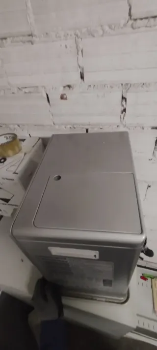 Estufa de queroseno (parafina) plateada