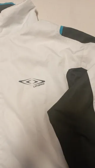 Cortavientos Umbro Blanco y Gris