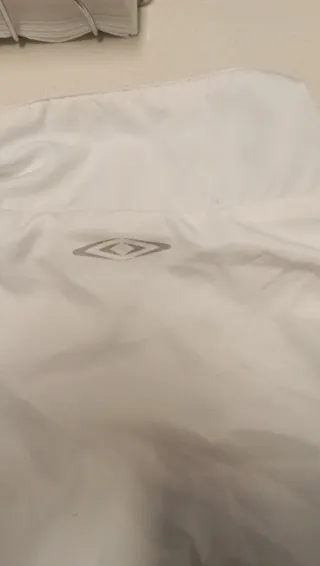 Cortavientos Umbro Blanco y Gris