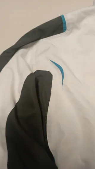 Cortavientos Umbro Blanco y Gris