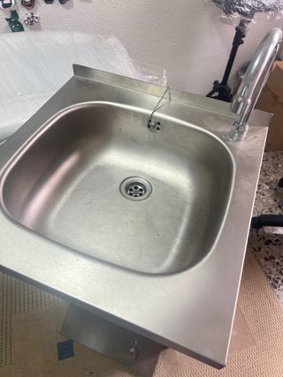 Lavamanos de pedal en acero inoxidable