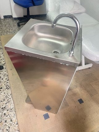 Lavamanos de pedal en acero inoxidable