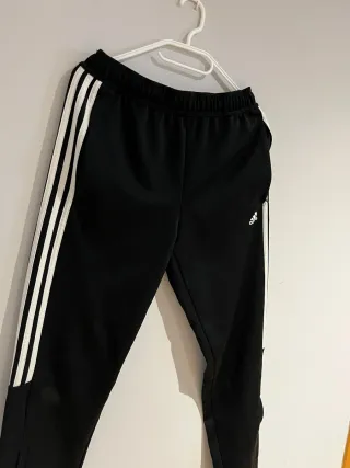 Pantalón chándal Adidas negro
