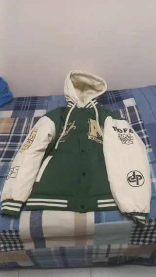 Chaqueta universitaria verde y blanca talla S
