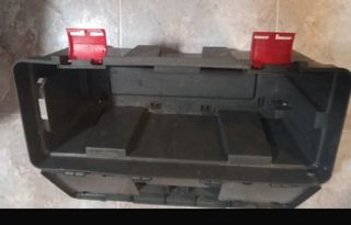 Caja de herramientas con compartimentos