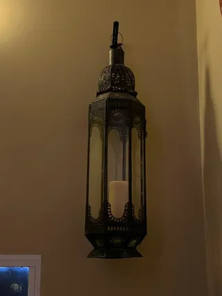 Candelabro colgante de metal y cristal