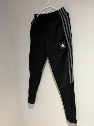 Pantalón chándal Adidas negro