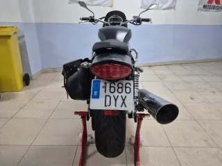 Hyosung Aquila GV650 Negra