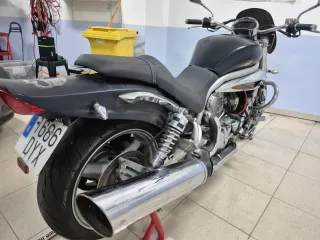 Hyosung Aquila GV650 Negra