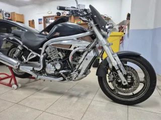 Hyosung Aquila GV650 Negra