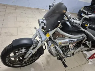 Hyosung Aquila GV650 Negra
