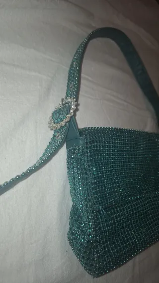 Bolso de fiesta verde con pedrería