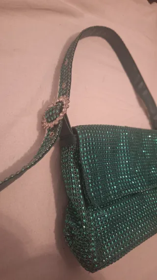 Bolso de fiesta verde con pedrería