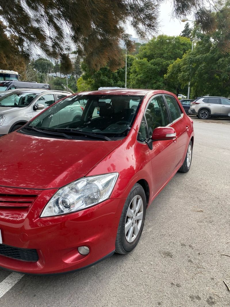 Toyota Auris 2012 - foto 1