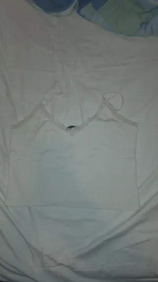 Top blanco con encaje