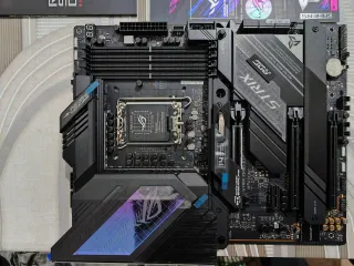 ASUS ROG Strix Z690-E Gaming WiFi Scheda Madre