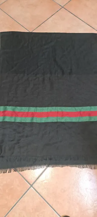 Foulard Gucci nero con strisce