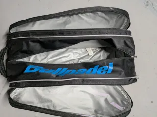 Paletero Negro y Azul Bullpadel.