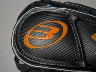 Paletero Negro y Azul Bullpadel.