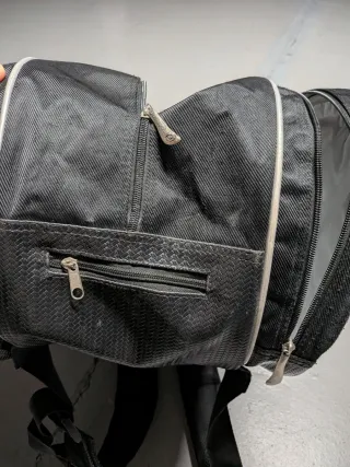 Paletero Negro y Azul Bullpadel.