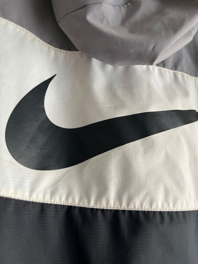 Chaqueta Nike con capucha