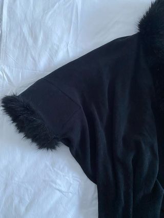 Poncho Negro con Pelo Sintético | El Corte Inglés