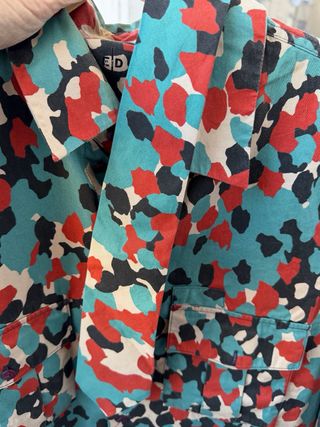 Camisa Levi's RED abstracta + corbata