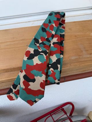 Camisa Levi's RED abstracta + corbata