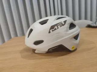 Capacete MTB MET Echo Mips