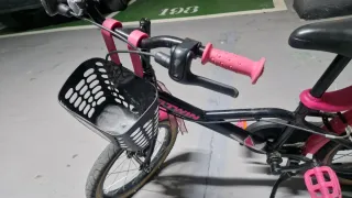 Bicicleta Infantil Niña Rosa y Negra 16 pulgadas.