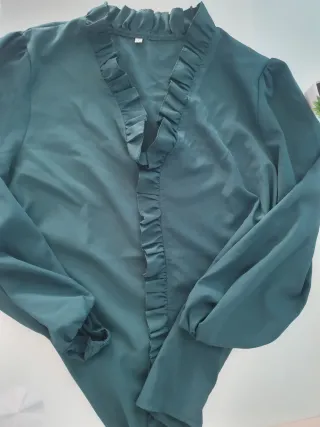 Camisa mujer con volantes verdes