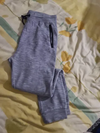 Chándal gris con cremallera