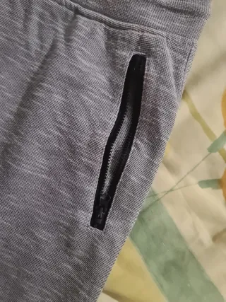 Chándal gris con cremallera