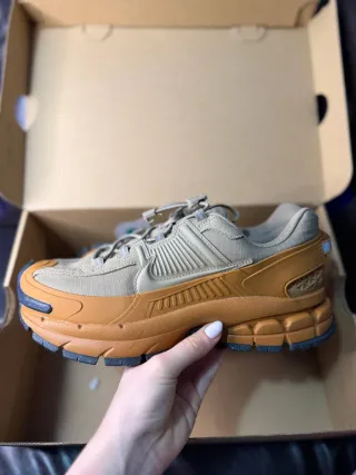 Nike Zoom Vomero Roam Beige/Marrone
