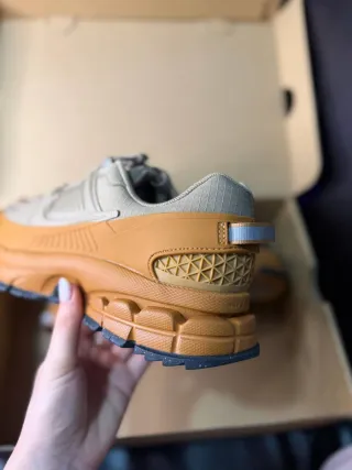 Nike Zoom Vomero Roam Beige/Marrone