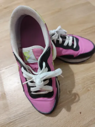 Zapatillas Nike Mujer Morado, Amarillo y Negro