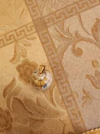 Ciondolo globo oro e smalti