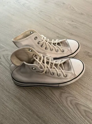 Zapatillas en piel marca Converse niña T.33.5