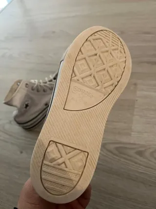 Zapatillas en piel marca Converse niña T.33.5