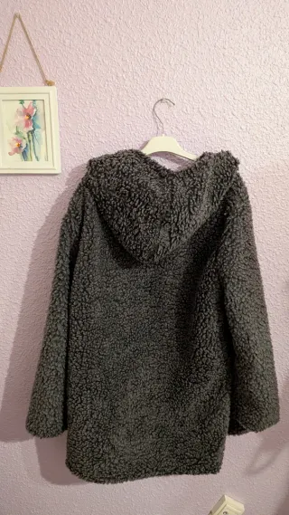 Chaqueta polar gris con capucha  Talla M/L